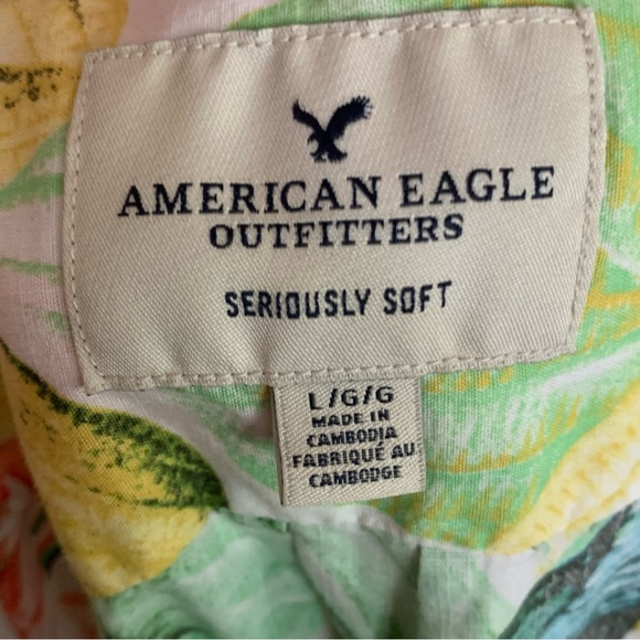 American Eagle Men’s Macaw Hawaiian Shirt size Large - Picture 3 of 7